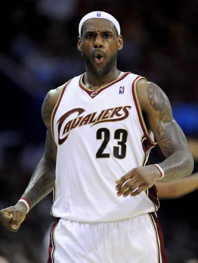 人遭遇槌饶骑士惨遭噩耗，西蒙斯伤退令人担忧